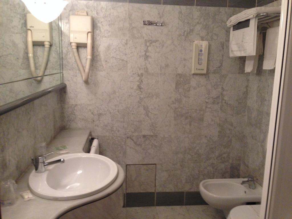 Hotel Sirenella Меле Номер фото