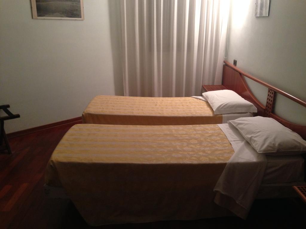 Hotel Sirenella Меле Номер фото